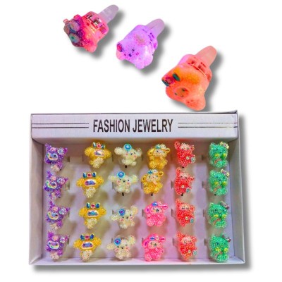 Anillos Kuromi brillantes caja 24 piezas